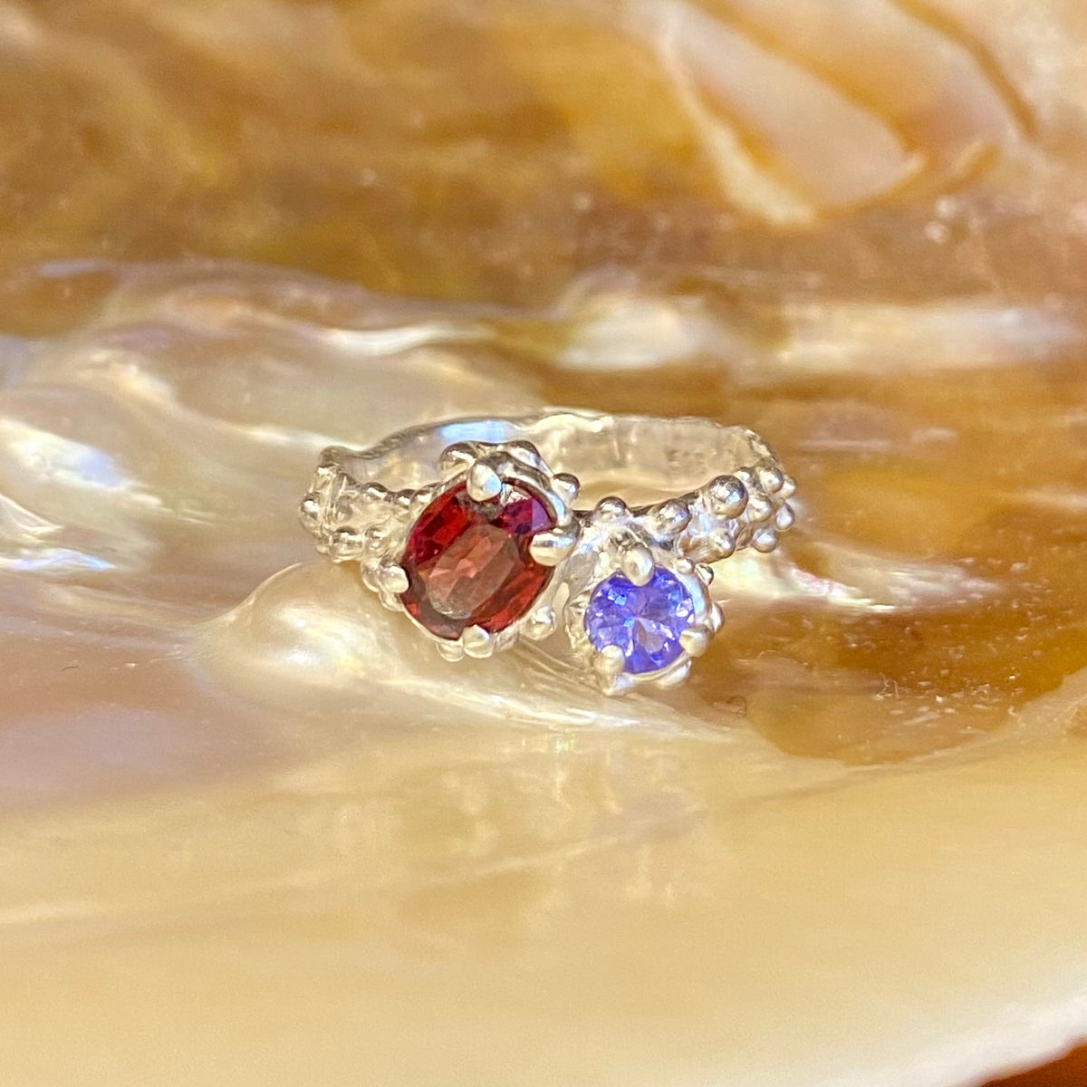 JEWEL REEF Ring, garnet & tanzanite, size 52