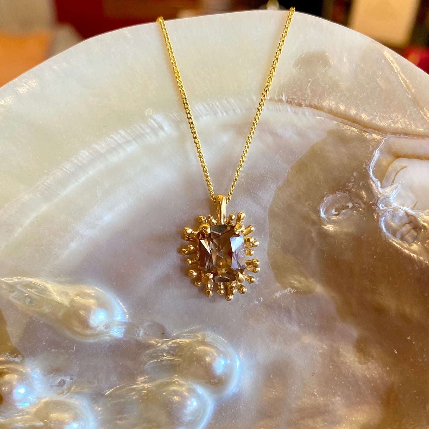 CHAMPAGNE ANEMONE Necklace, topaz