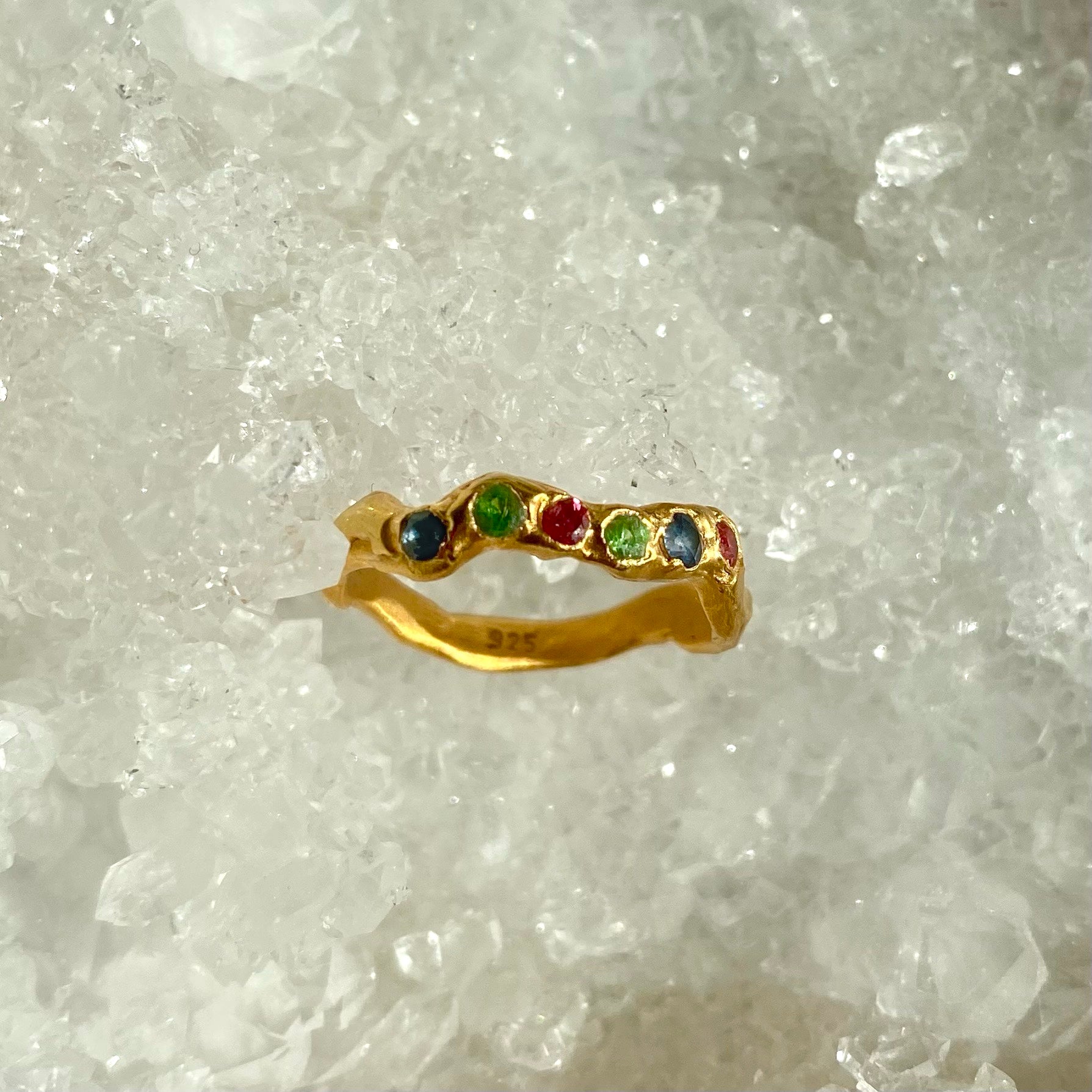 Organic multicolour gemstone ring with sapphire and tsavorite