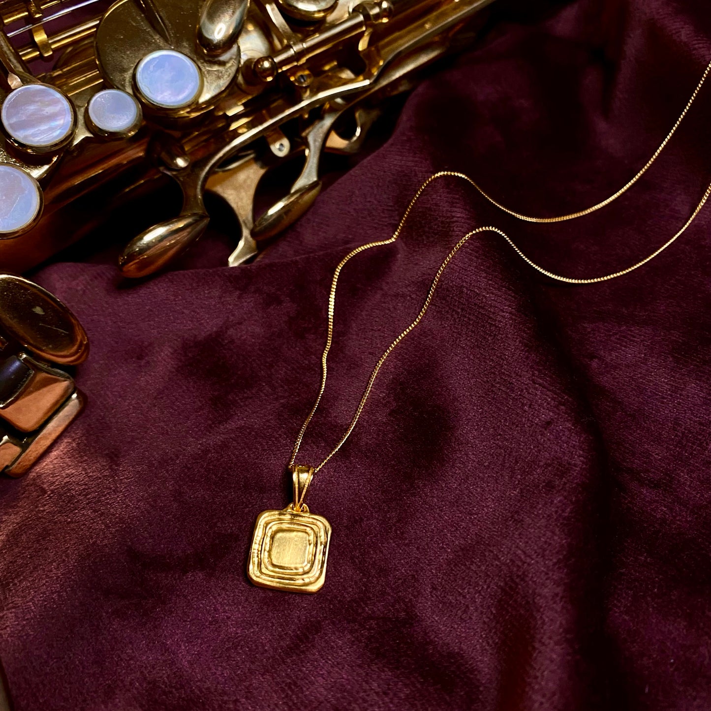 Geometric gold necklace