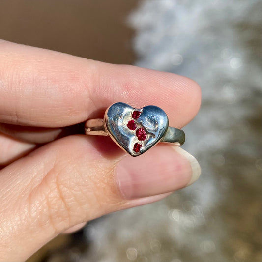 CŒUR RÉVÉLÉ Ring, red sapphire, size 56