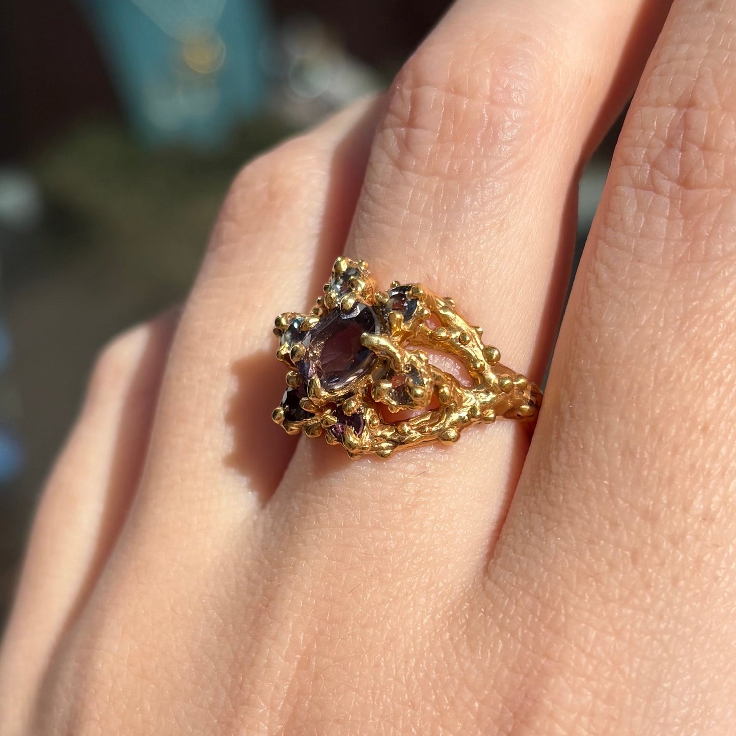 CORAL GARDEN Ring, spinel & sapphire, size 54