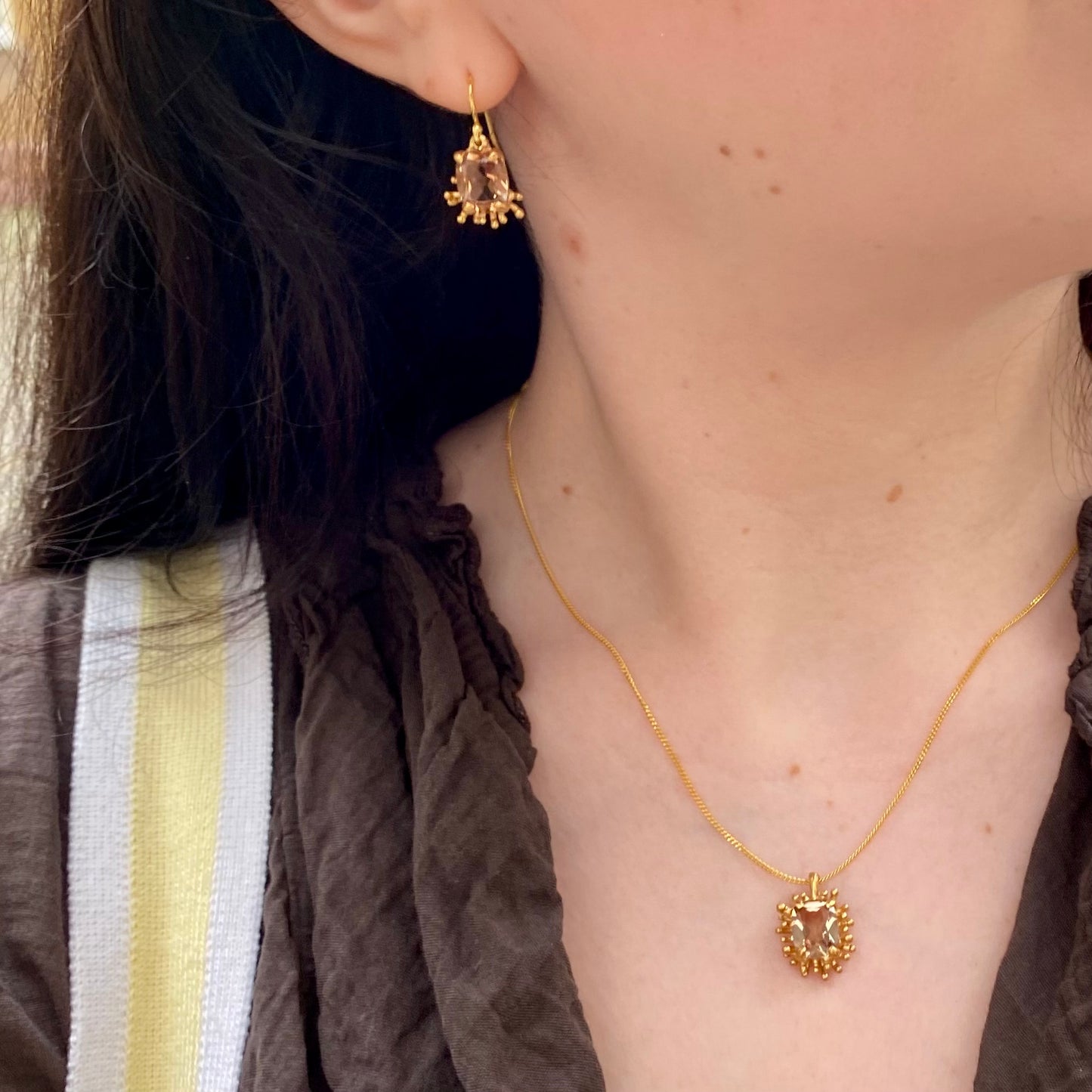 CHAMPAGNE ANEMONE Earrings, topaz