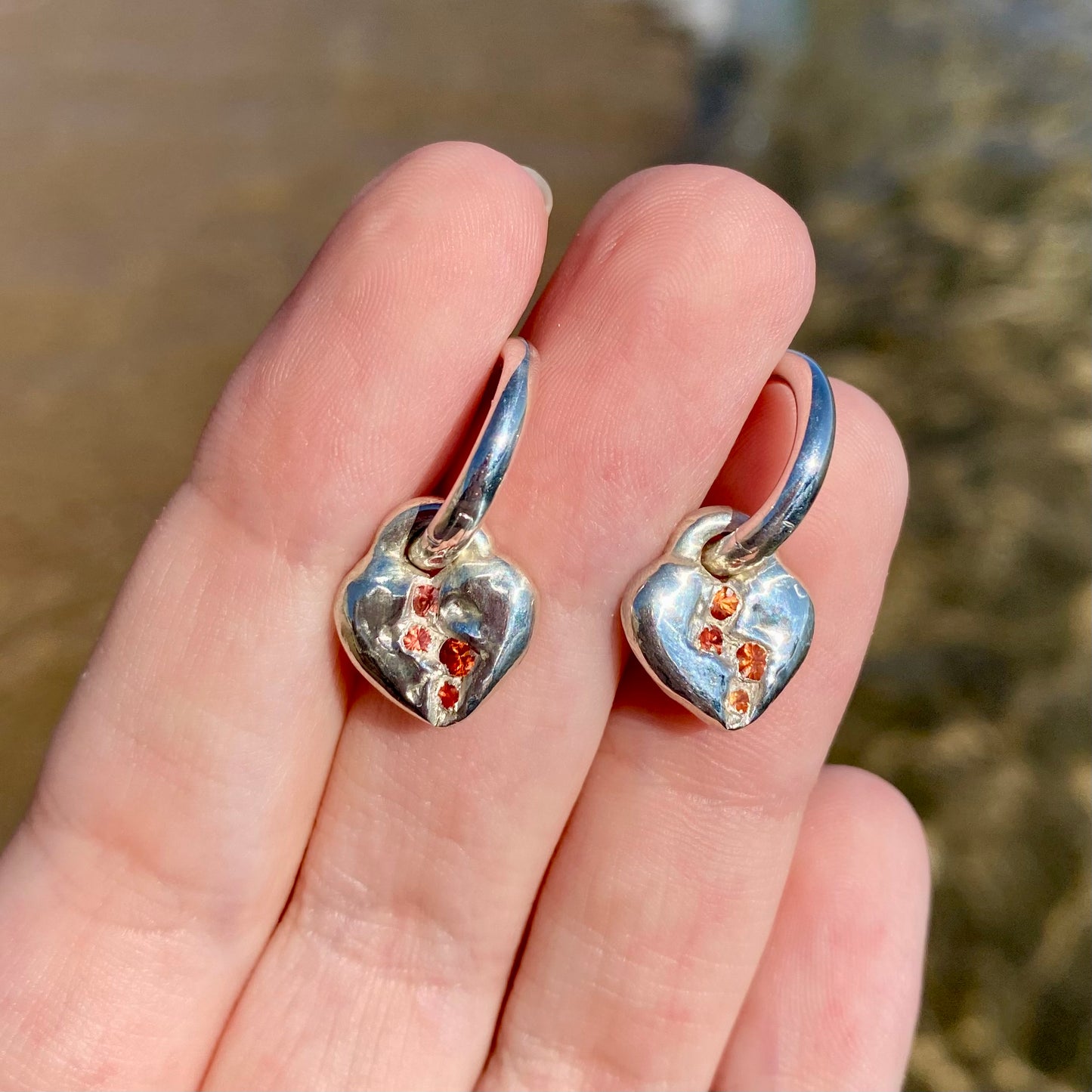 CŒUR RÉVÉLÉ Hoop Earrings, orange sapphire