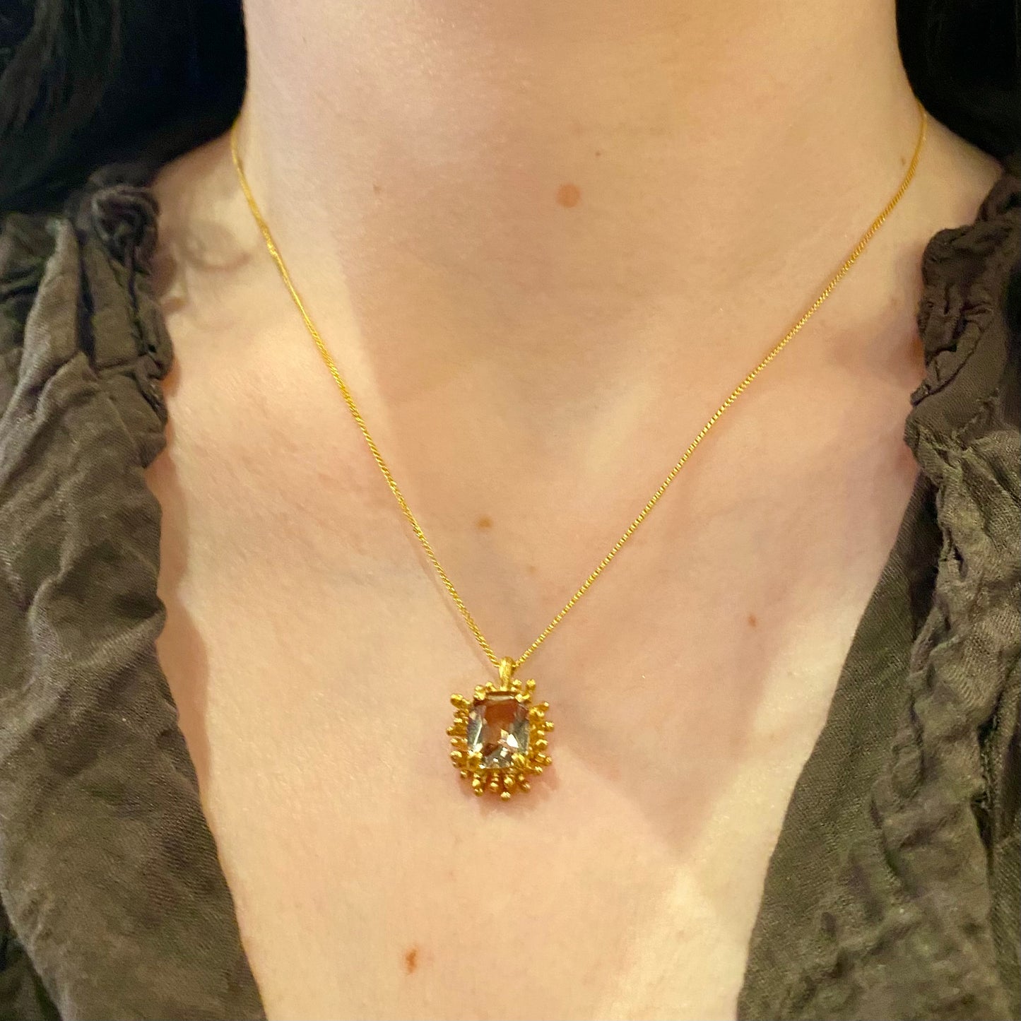 CHAMPAGNE ANEMONE Necklace, topaz