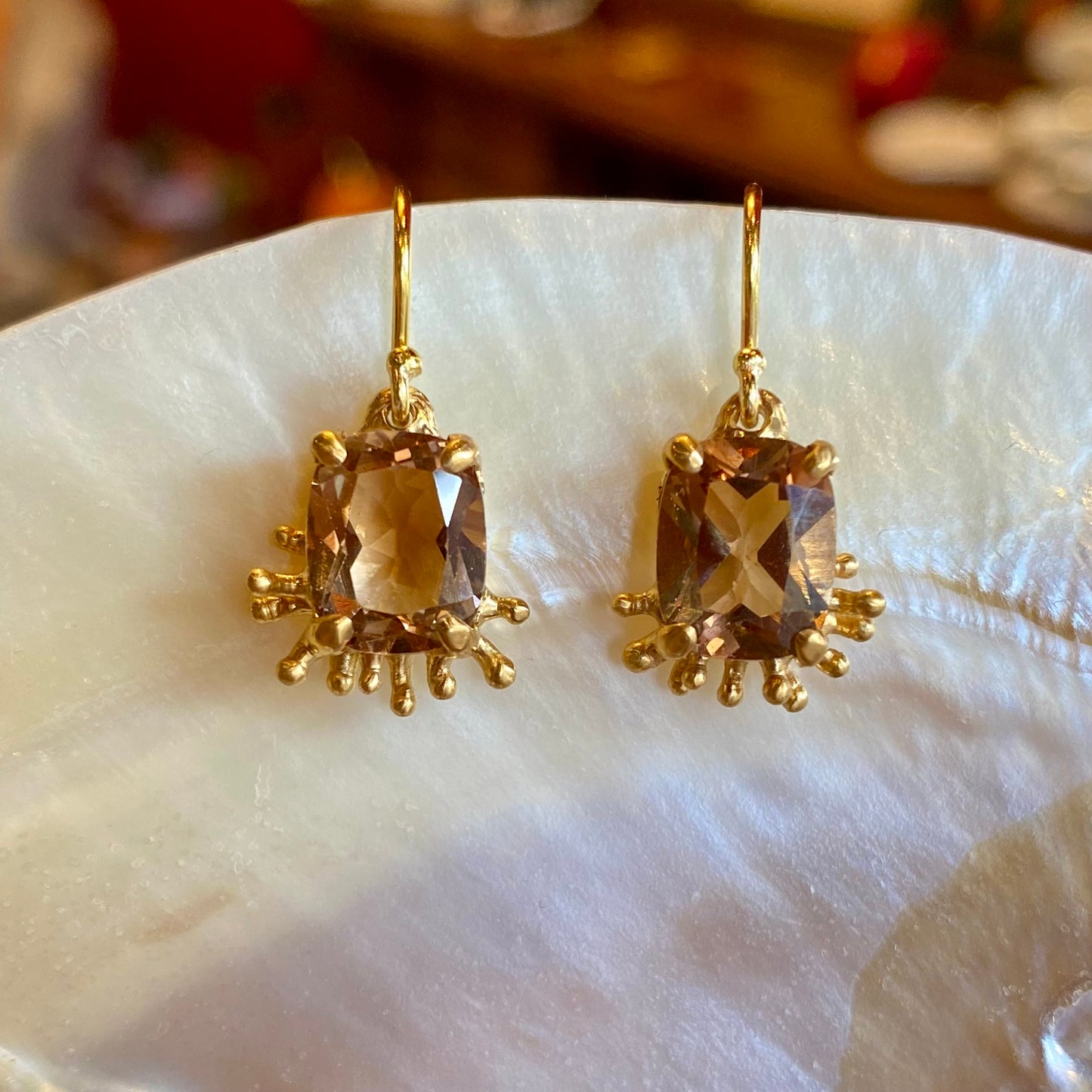 CHAMPAGNE ANEMONE Earrings, topaz