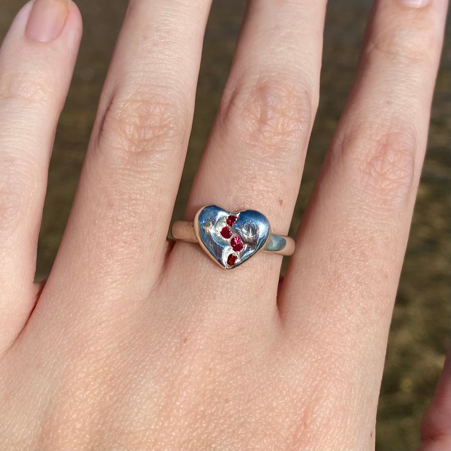 CŒUR RÉVÉLÉ Ring, red sapphire, size 56