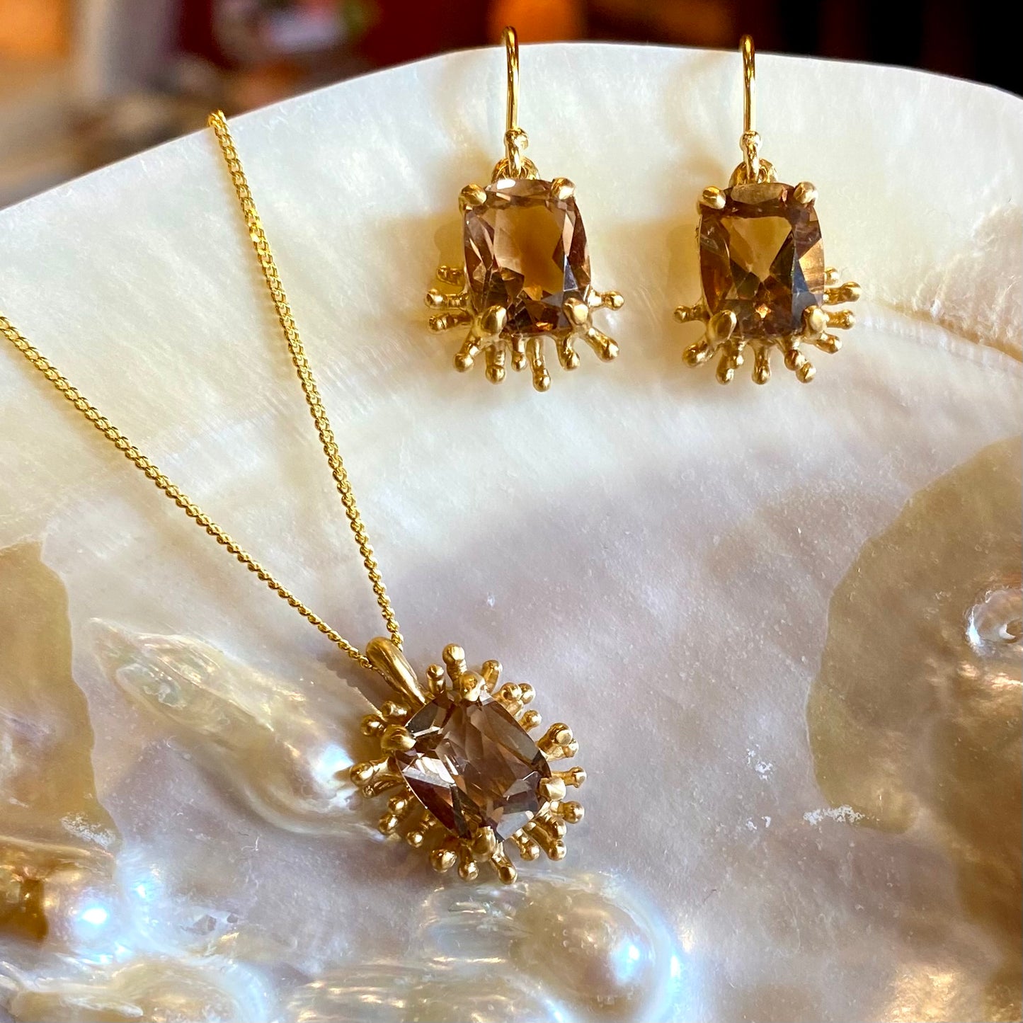 CHAMPAGNE ANEMONE Earrings, topaz