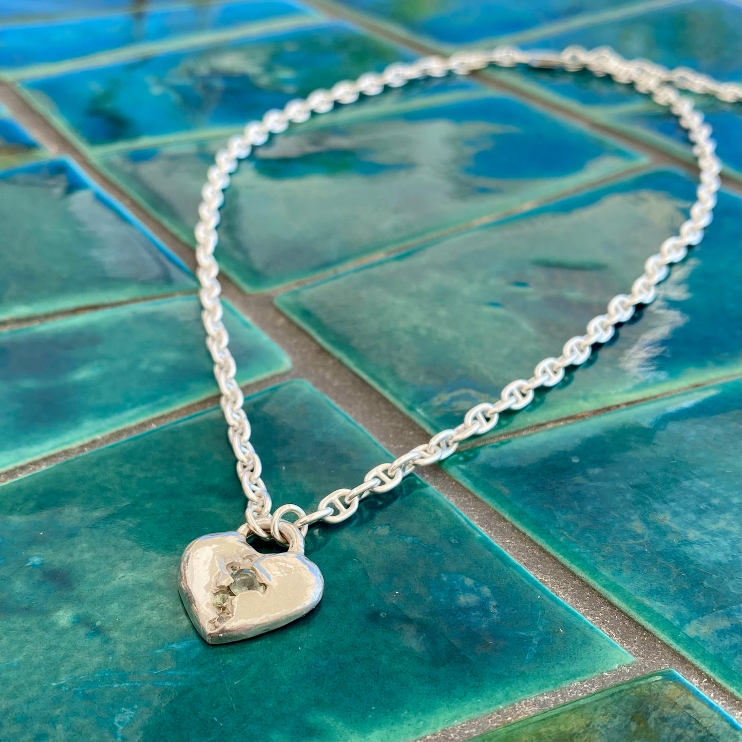 CŒUR RÉVÉLÉ Necklace, green sapphire