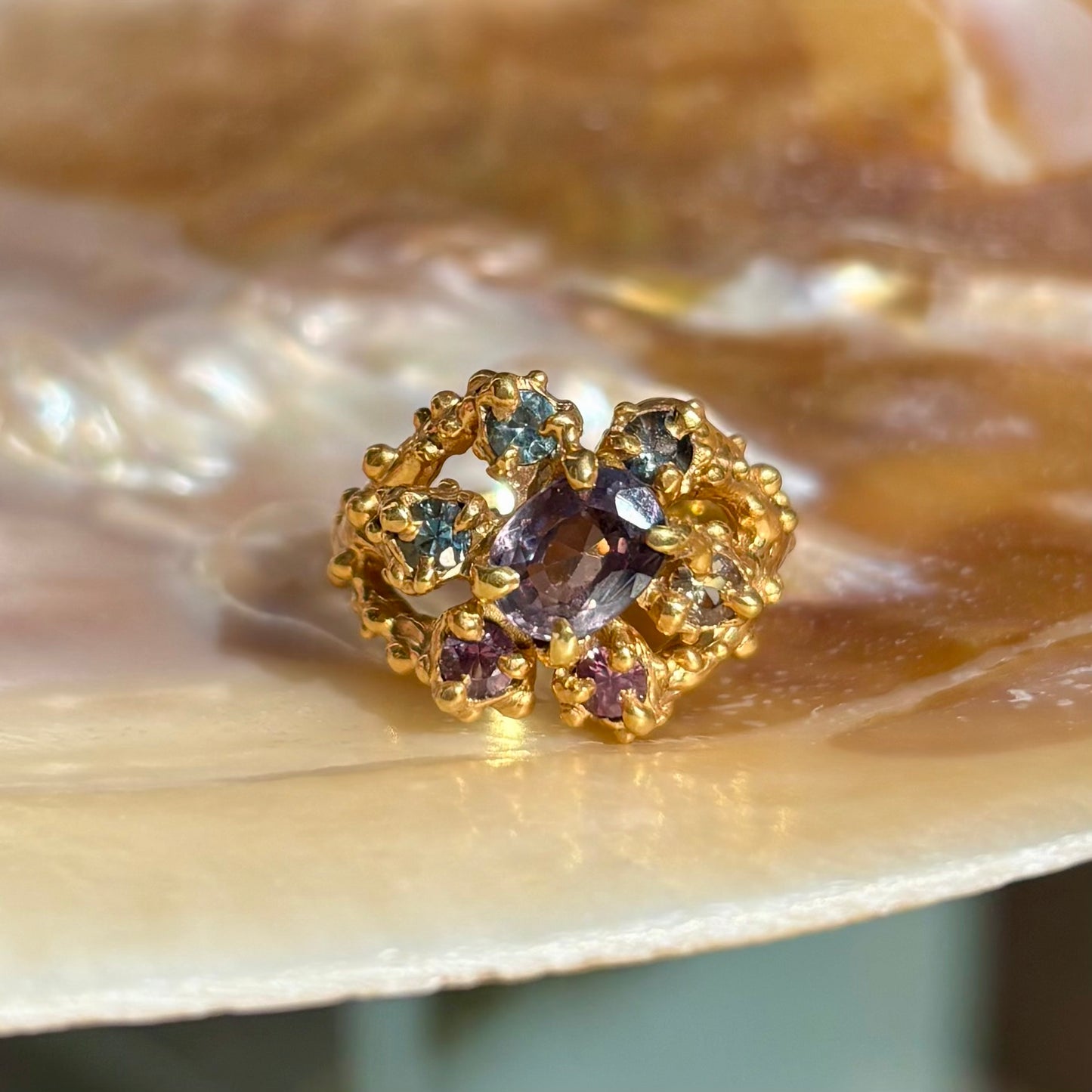 CORAL GARDEN Ring, spinel & sapphire, size 54