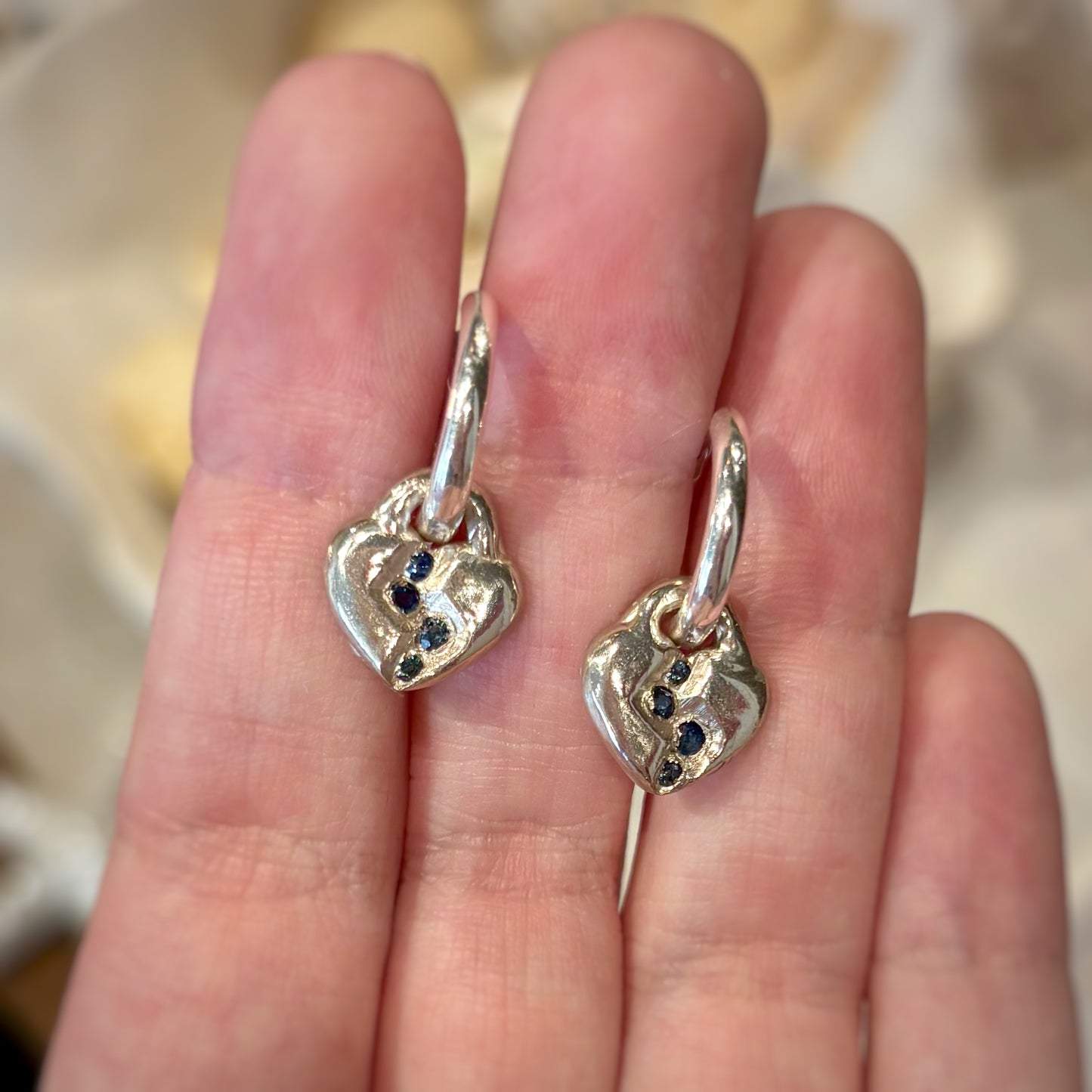 CŒUR RÉVÉLÉ Hoop Earrings, blue sapphire