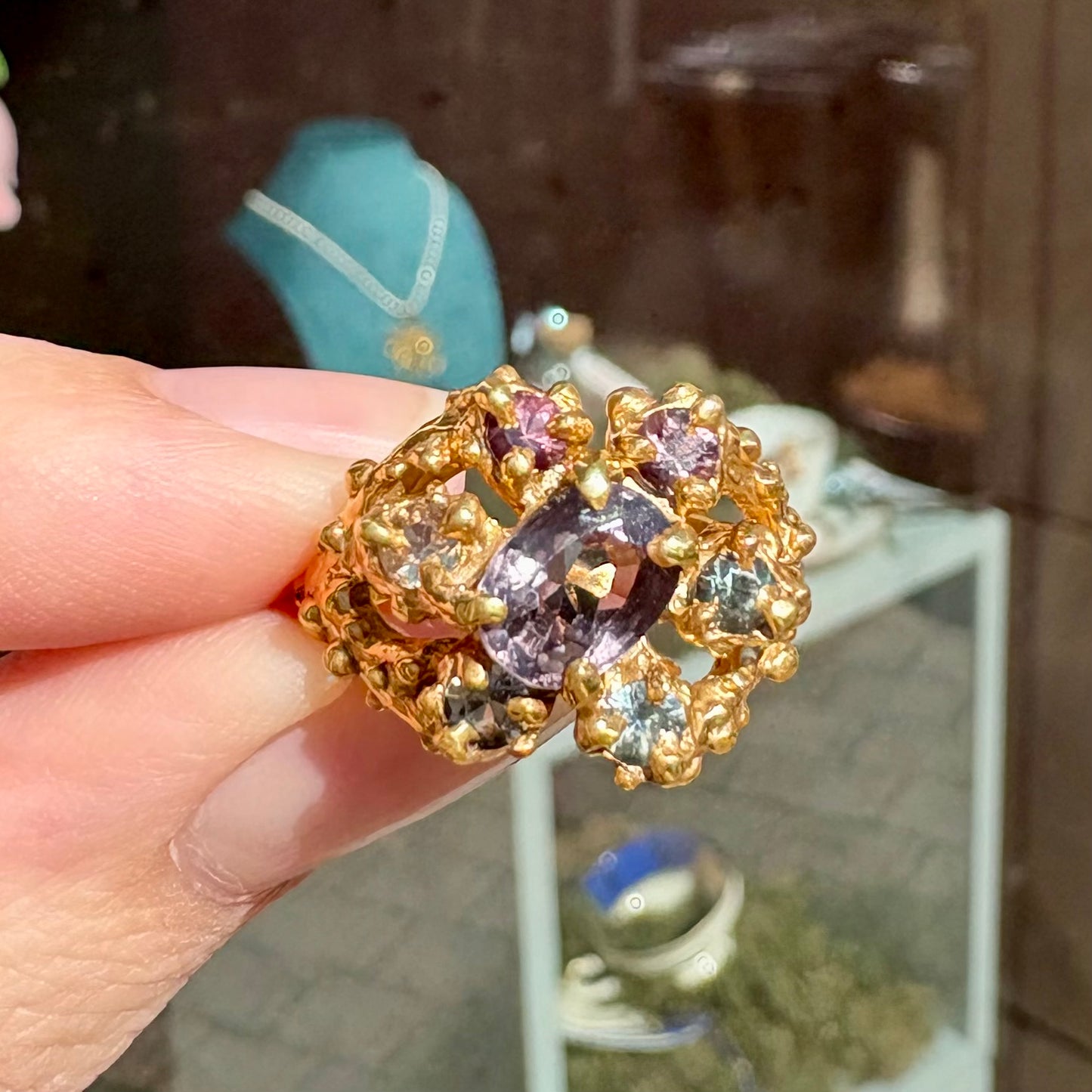 CORAL GARDEN Ring, spinel & sapphire, size 54