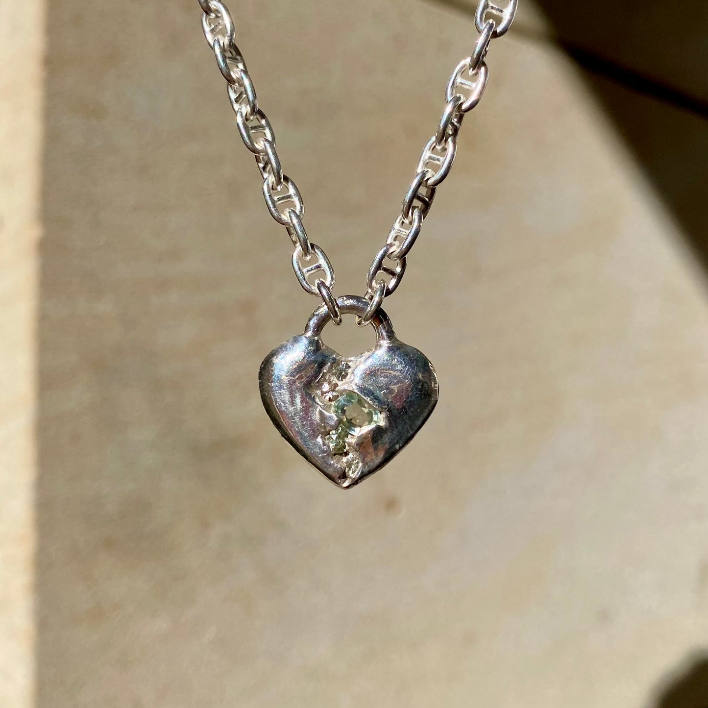 CŒUR RÉVÉLÉ Necklace, green sapphire