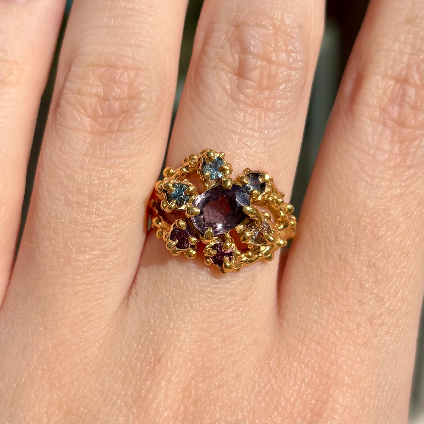 CORAL GARDEN Ring, spinel & sapphire, size 54