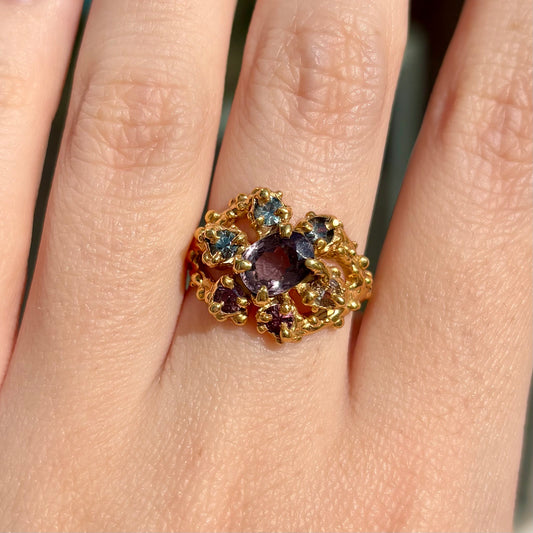 CORAL GARDEN Ring, spinel & sapphire, size 54