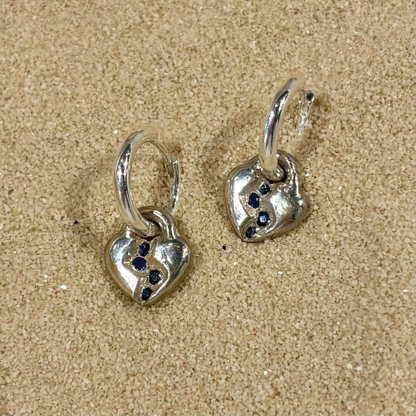 CŒUR RÉVÉLÉ Hoop Earrings, blue sapphire