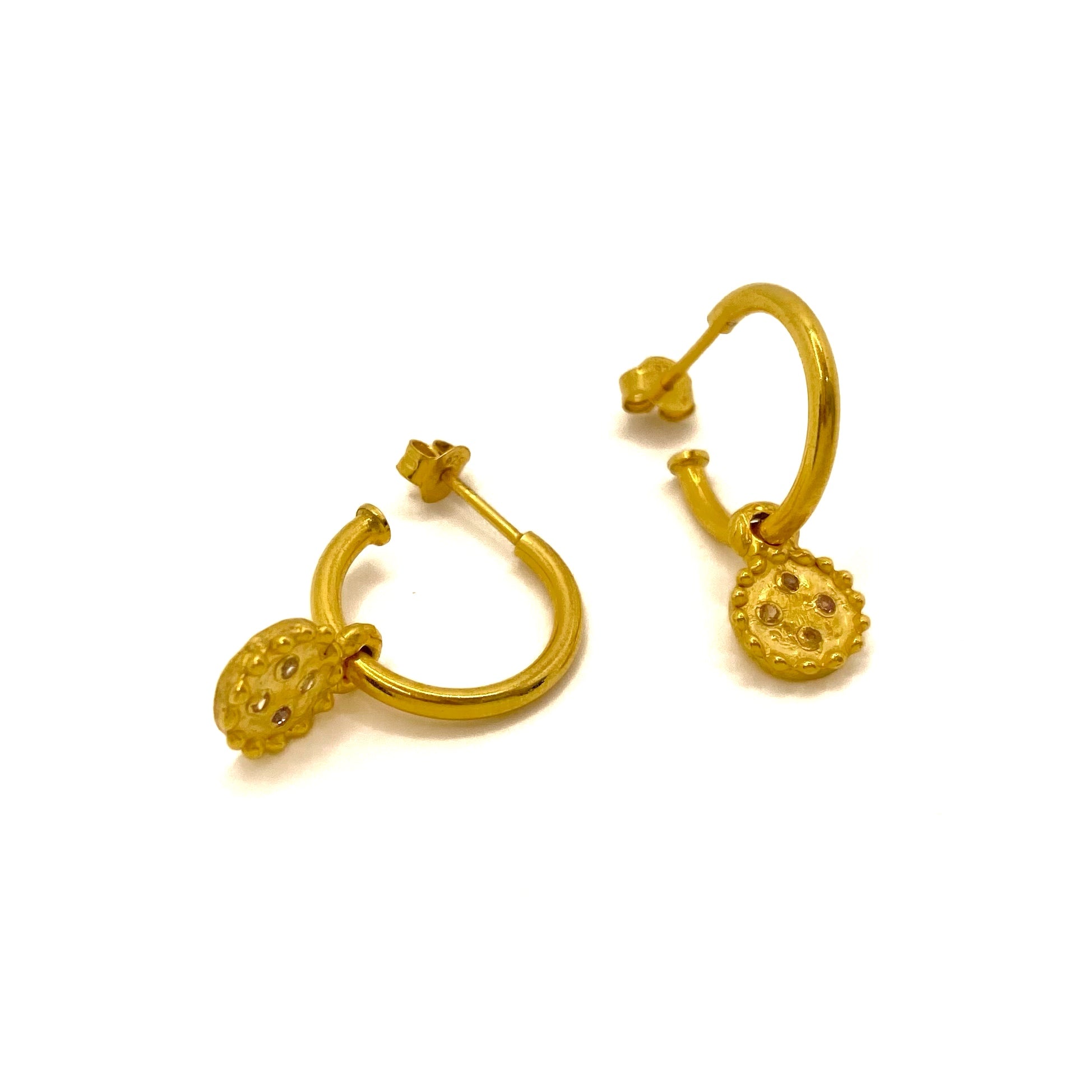 Gold thick hoop earrings with sapphire pendants