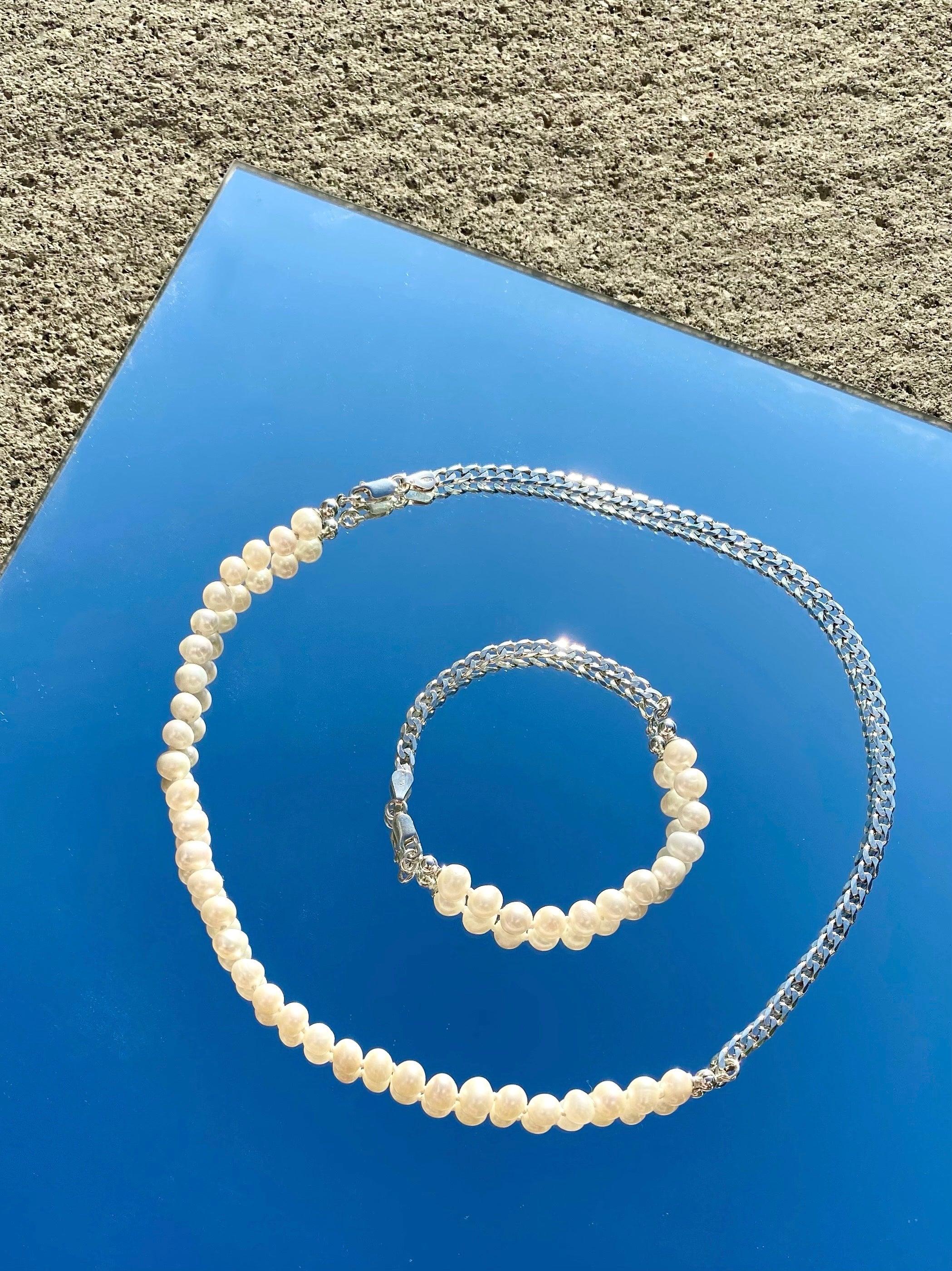 REVERSE Necklace; white