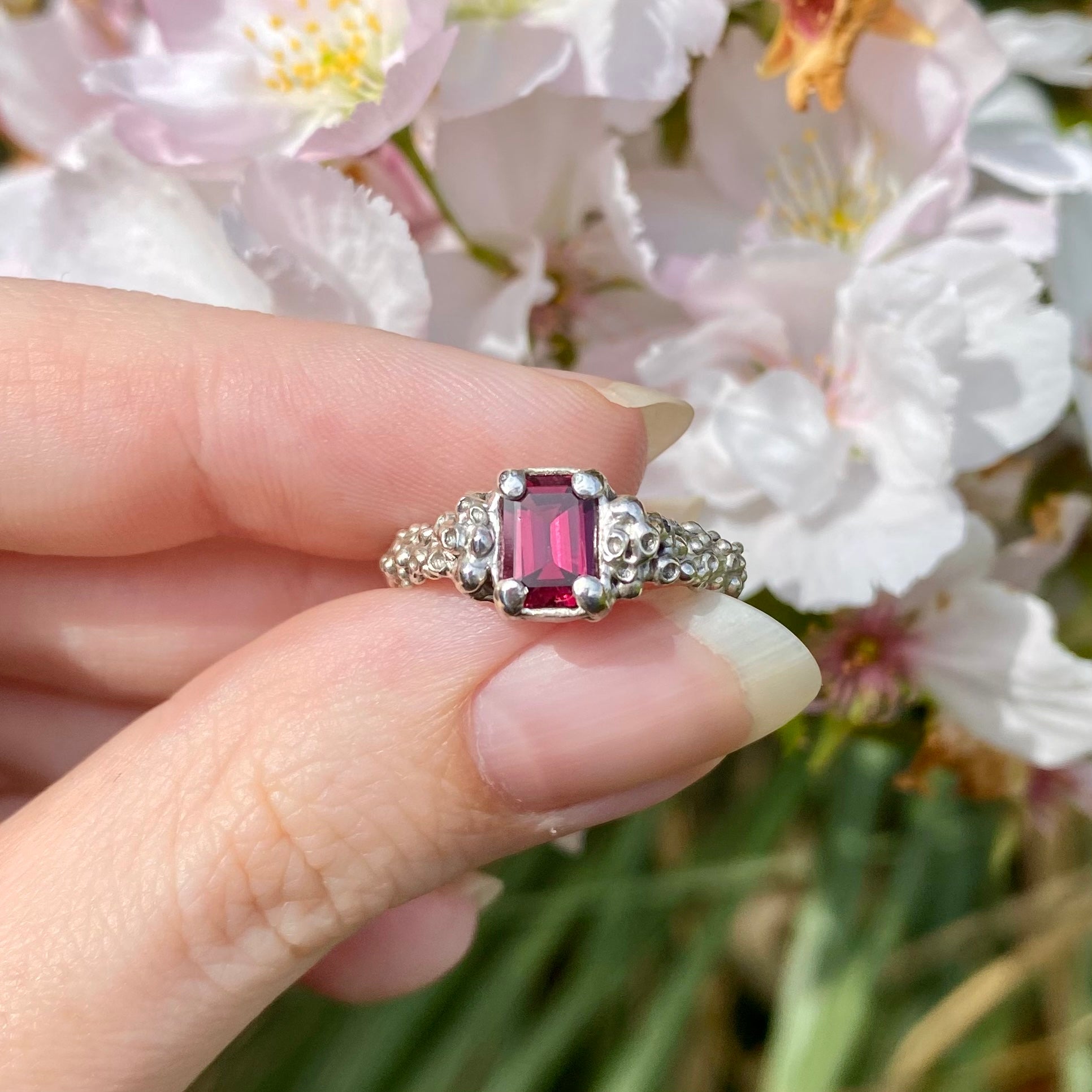 BARNACLE Ring, rhodolite garnet, size 56